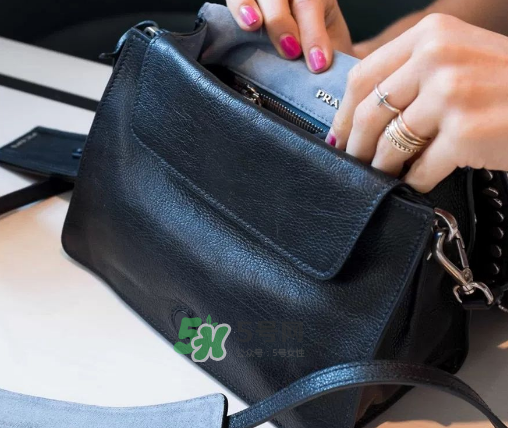 prada etiquette手袋尺寸多大？prada etiquette尺寸有幾種？