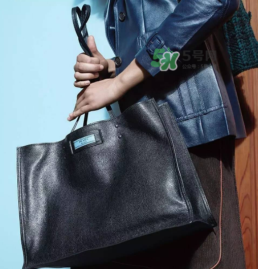 prada etiquette手袋尺寸多大？prada etiquette尺寸有幾種？