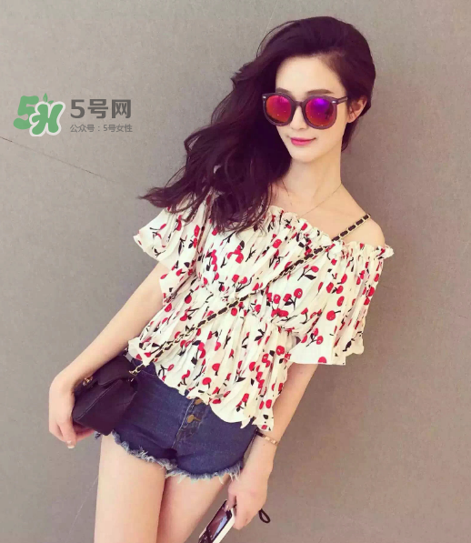 一字領怎么穿不會上滑？一字肩衣服老是往上滑怎么辦？