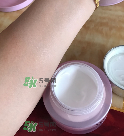 溫碧泉素顏霜好用嗎？溫碧泉素顏霜多少錢(qián)？