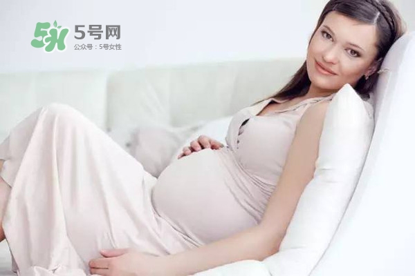 孕期肚皮癢是怎么回事？妊娠紋癢怎么辦？