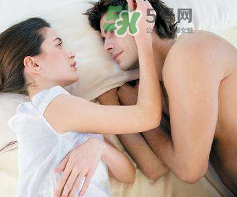 夫妻經常親熱有哪些好處？夫妻性生活重要嗎？