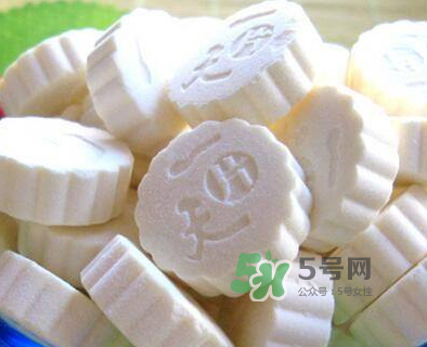 牛初乳咀嚼片是鈣片嗎？牛初乳咀嚼片和鈣片的區別