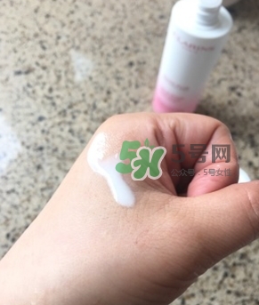 嬌韻詩牛奶水新版舊版區別 嬌韻詩牛奶水多少錢