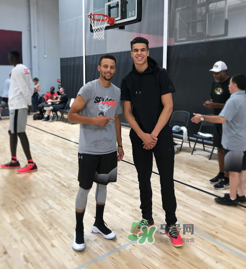 under armour curry4黑白配色什么時候發售？庫里第四代戰靴發售日期