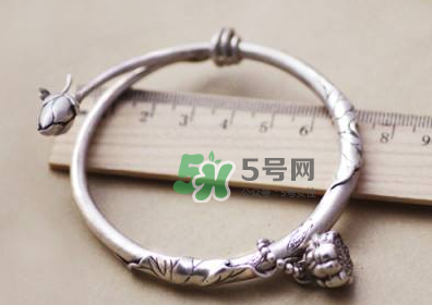 銀手鐲可以用牙膏洗嗎？銀手鐲可以用什么洗？
