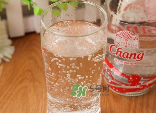 蘇打水是什么水？蘇打水喝多了會(huì)怎么樣？
