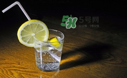 蘇打水什么時候喝最好？蘇打水什么人不能喝