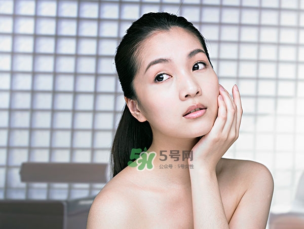 外油內干的皮膚怎么護理 先補水還是先控油
