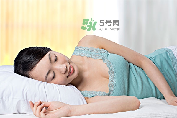 外油內干的皮膚怎么護理 先補水還是先控油