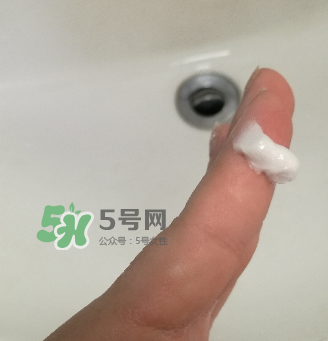一葉子補水潔面乳怎么樣？一葉子補水洗面奶好用嗎？