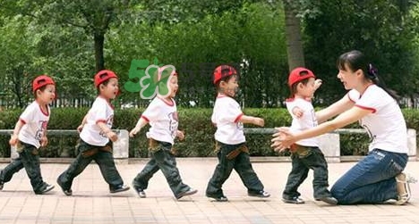 想生多胞胎怎樣調(diào)理？多胞胎國家補(bǔ)貼多少錢？