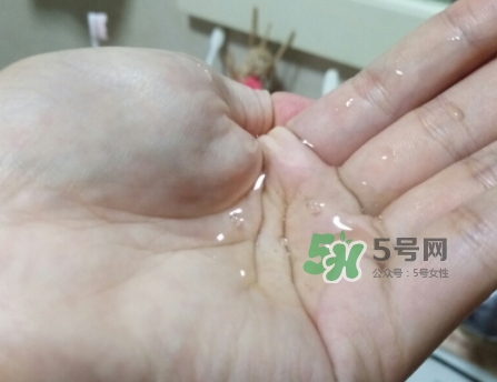 御泥坊水潤茶萃微囊黑面膜怎么用？
