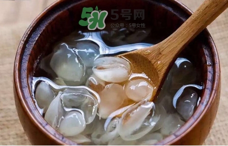 泡皂角米的水要倒掉嗎？泡皂角米的水有什么作用