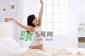 孕婦睡覺能伸懶腰嗎？孕婦睡覺伸懶腰對胎兒有什么影響？