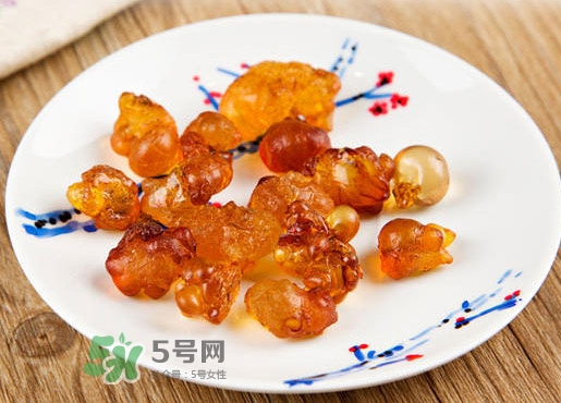 桃膠適合什么人吃？吃桃膠會(huì)上火嗎？