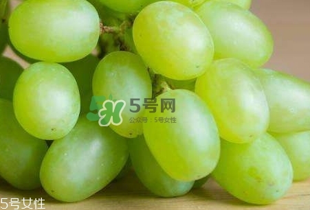 綠葡萄的營養(yǎng)價(jià)值_綠葡萄的功效與作用及飲食禁忌