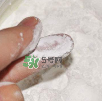 寶寶用爽身粉有危害嗎？爽身粉對(duì)寶寶有什么危害？
