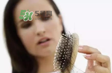 產后掉頭發很厲害怎么辦？產后掉頭發吃什么好？