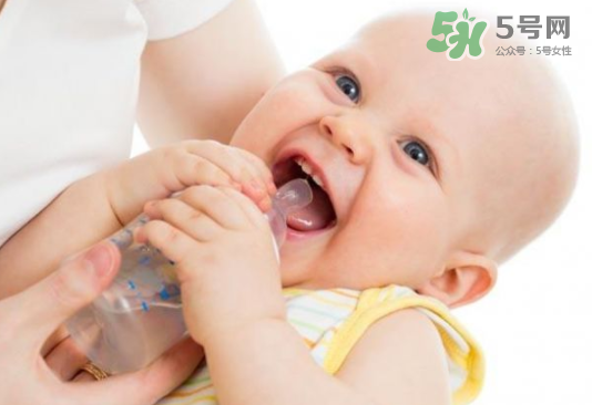 母乳和奶粉能混在一起吃嗎？母乳和奶粉混合喂養(yǎng)好嗎？