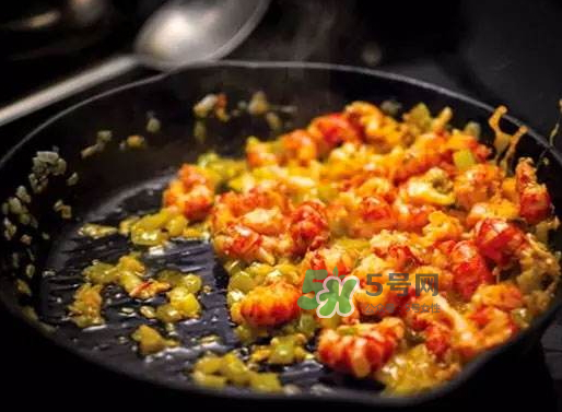 小龍蝦泡飯好吃嗎？小龍蝦泡飯怎么做好吃？
