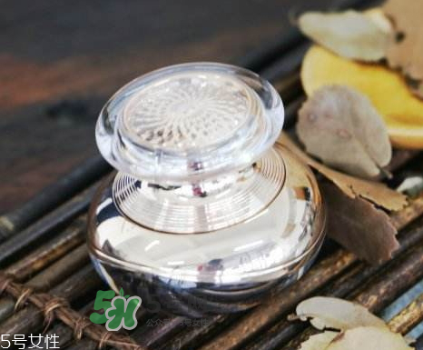 夢(mèng)詩(shī)麗天璽瓊珍玉顏膏怎么樣？夢(mèng)詩(shī)麗天璽膏有激素嗎？