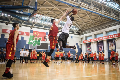 歐文中國行同款夜光鴛鴦kyrie 3怎么樣？耐克夜光鴛鴦kyrie 3測評