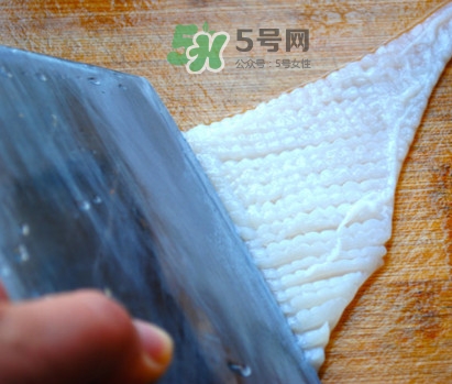 魷魚頭怎么切？魷魚怎么切花刀