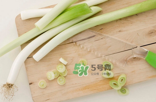 大蔥是蔥黃嗎？大蔥和蔥黃的區別