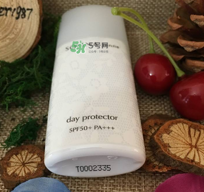 蘇菲娜白蕾絲防水嗎？蘇菲娜白蕾絲悶痘嗎？