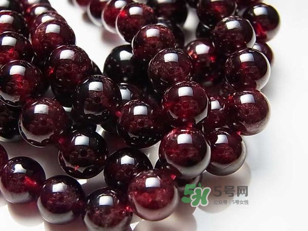 石榴石是什么做的？石榴是是怎么形成的？