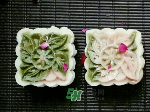 冰皮月餅皮太黏怎么辦？冰皮月餅粘手怎么回事？
