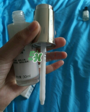 olay淡斑小白瓶和olay光感小白瓶哪個好？