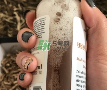 科顏氏金盞花水和黛珂紫蘇水哪個好？金盞花和紫蘇水對比