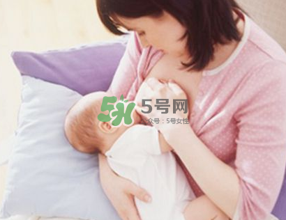 母乳喂養(yǎng)會(huì)乳糖不耐受嗎？母乳喂養(yǎng)會(huì)過度喂養(yǎng)嗎？