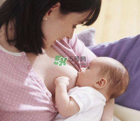 母乳喂養(yǎng)會(huì)乳糖不耐受嗎？母乳喂養(yǎng)會(huì)過度喂養(yǎng)嗎？