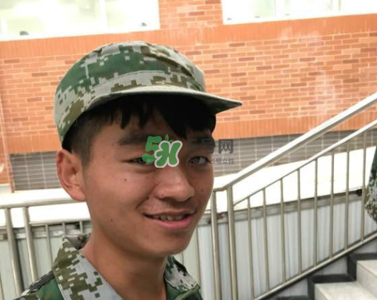 神似王寶強大一新生是誰？神似王寶強大一新生叫什么名字？