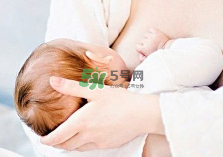 母乳喂養會積食嗎？純母乳喂養的寶寶會積食嗎？