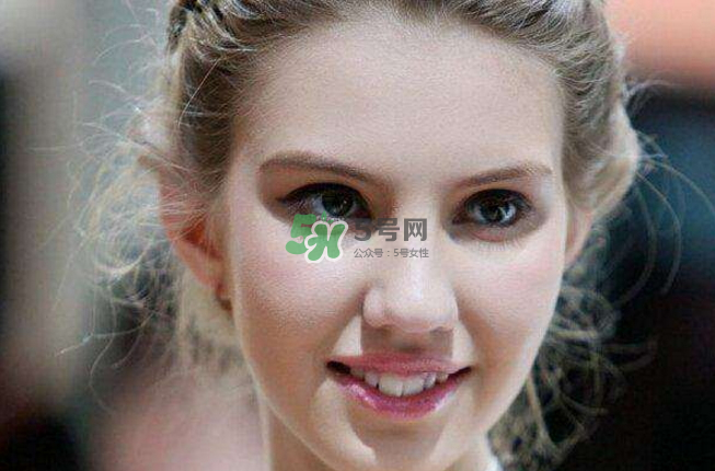 眼霜會(huì)導(dǎo)致脂肪粒嗎？怎么選擇適合自己的眼霜？