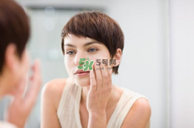 眼霜會(huì)導(dǎo)致脂肪粒嗎？怎么選擇適合自己的眼霜？