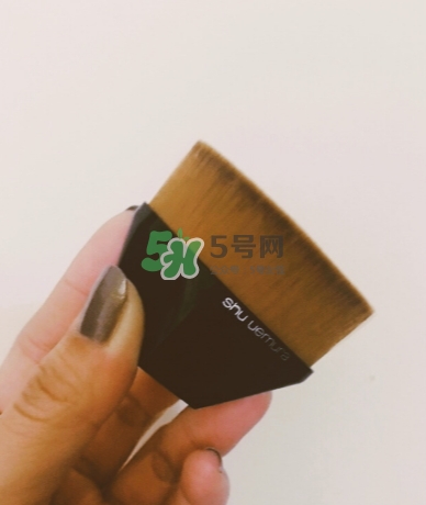 植村秀55魔術無痕刷怎么用？植村秀55號粉底刷怎么清洗