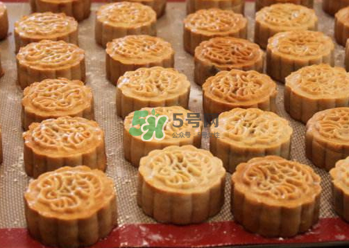 烤月餅用錫紙還是油紙？烤月餅是不是一定要墊錫紙？