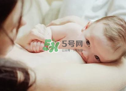 母乳喂養(yǎng)預(yù)防乳腺癌嗎？不喂母乳會(huì)的乳腺癌嗎？