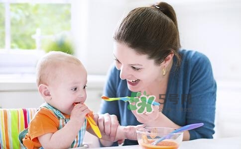 一歲后的寶寶如何喂養(yǎng)？寶寶喝牛奶好嗎？