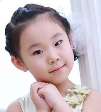 不要再為女兒扎羊角辮了 女孩好看的發型怎么扎？
