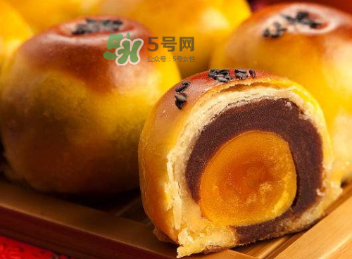 蛋黃酥烤多長(zhǎng)時(shí)間最好？蛋黃酥烤多久？