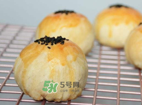 蛋黃酥烤多長(zhǎng)時(shí)間最好？蛋黃酥烤多久？