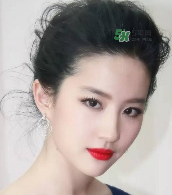 發際線低怎么調整？標準的發際線圖片
