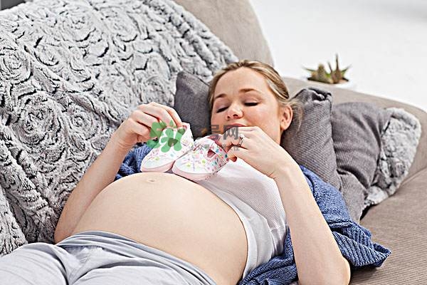 孕晚期肚子有規律的跳動是胎動嗎？