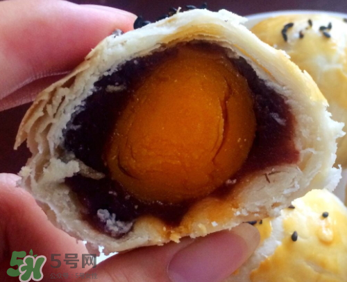 蛋黃酥可以用熟蛋黃嗎？蛋黃酥用什么蛋黃好？